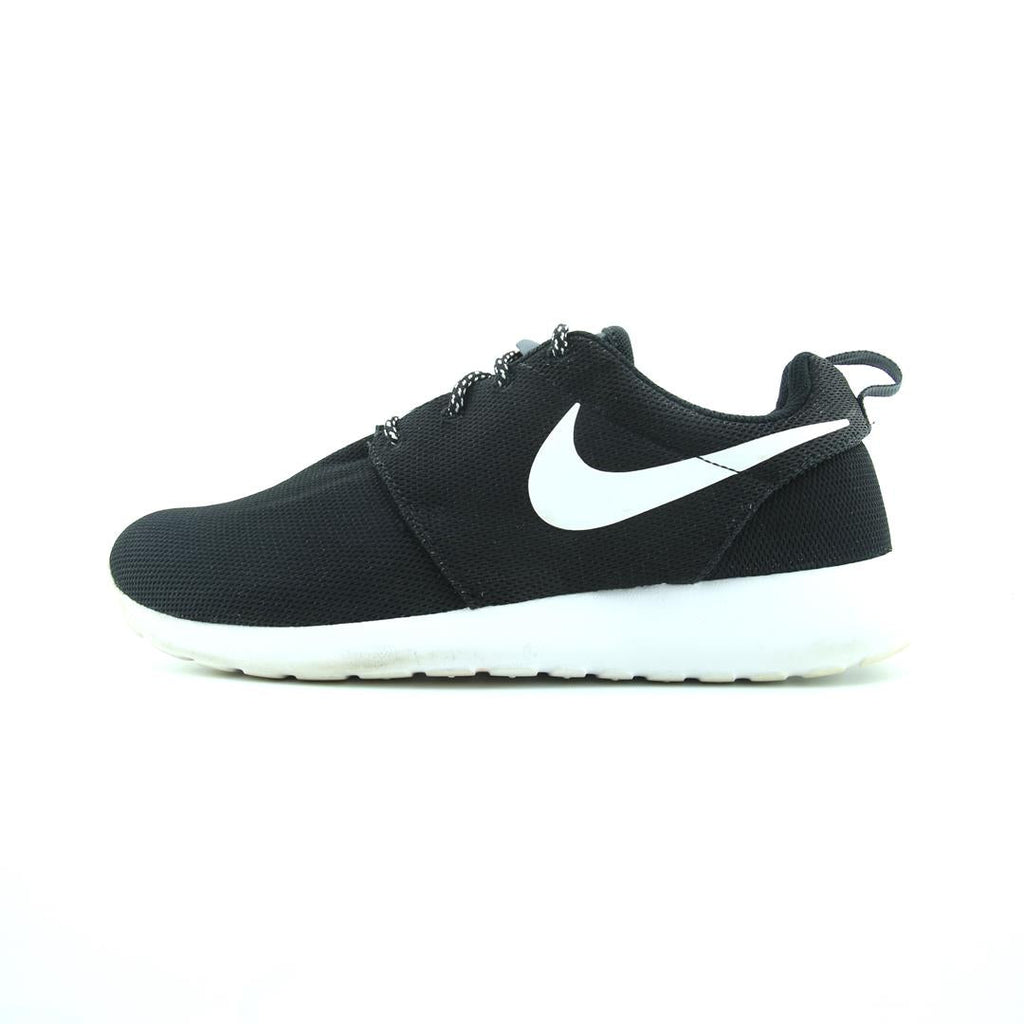 NIKE ROSHE ONE