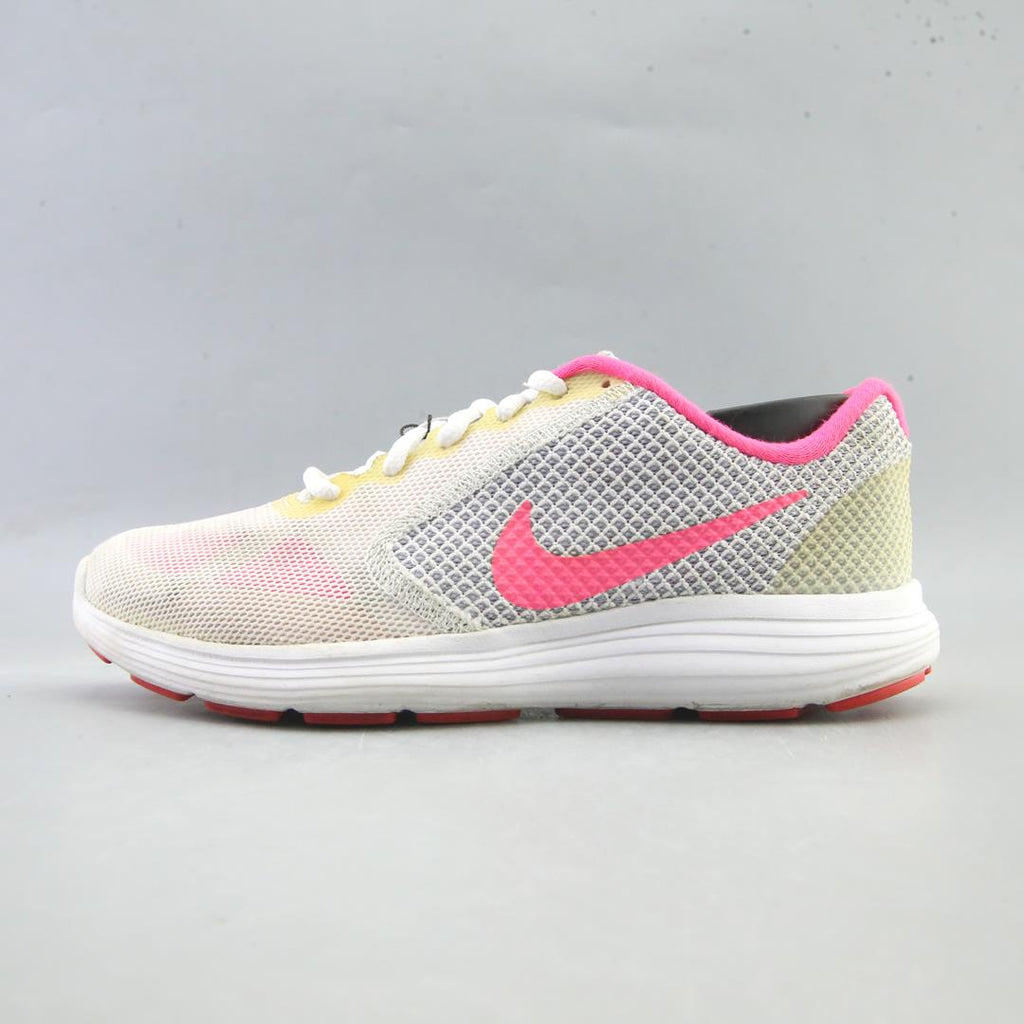 NIKE REVOLUTION 3