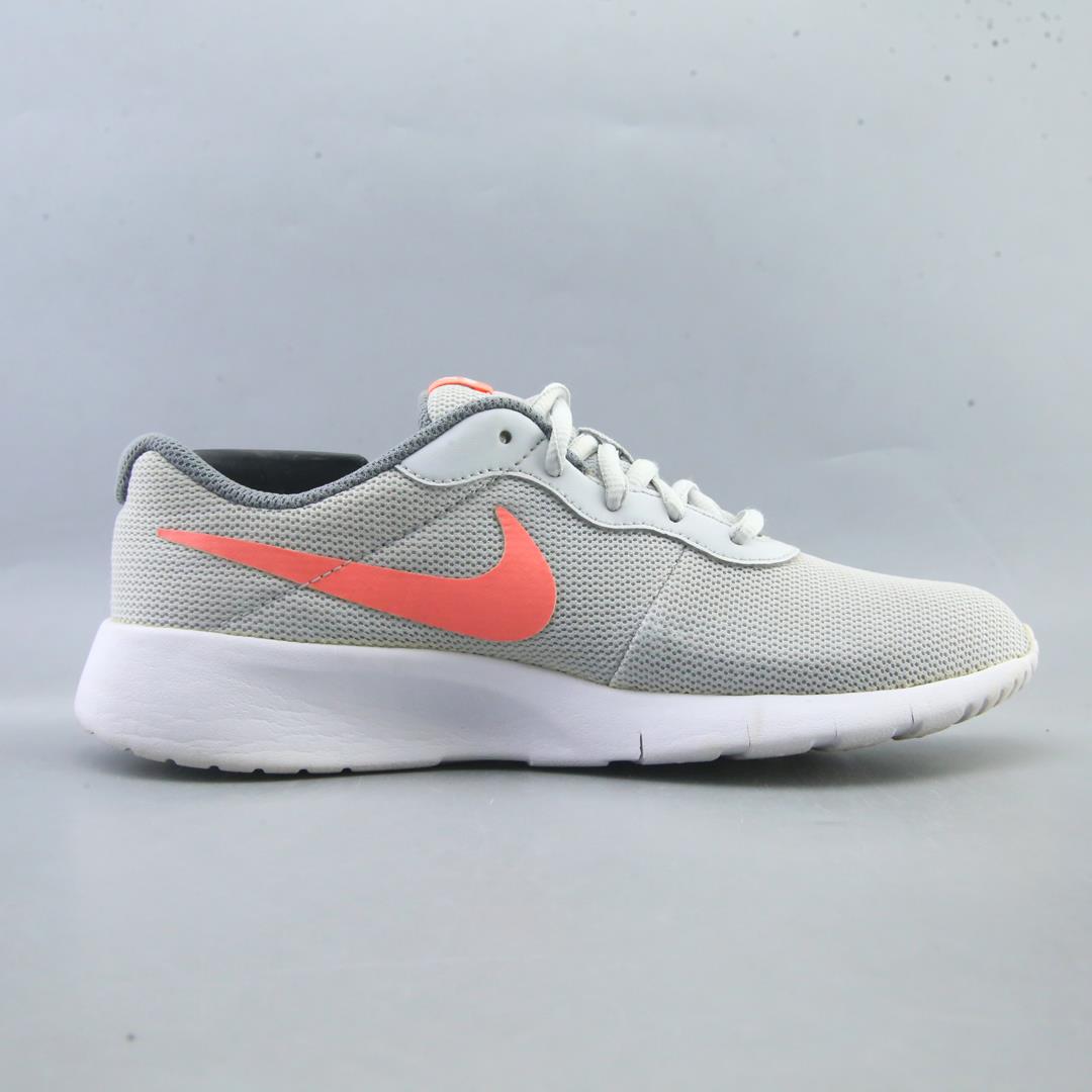 NIKE TANJUN