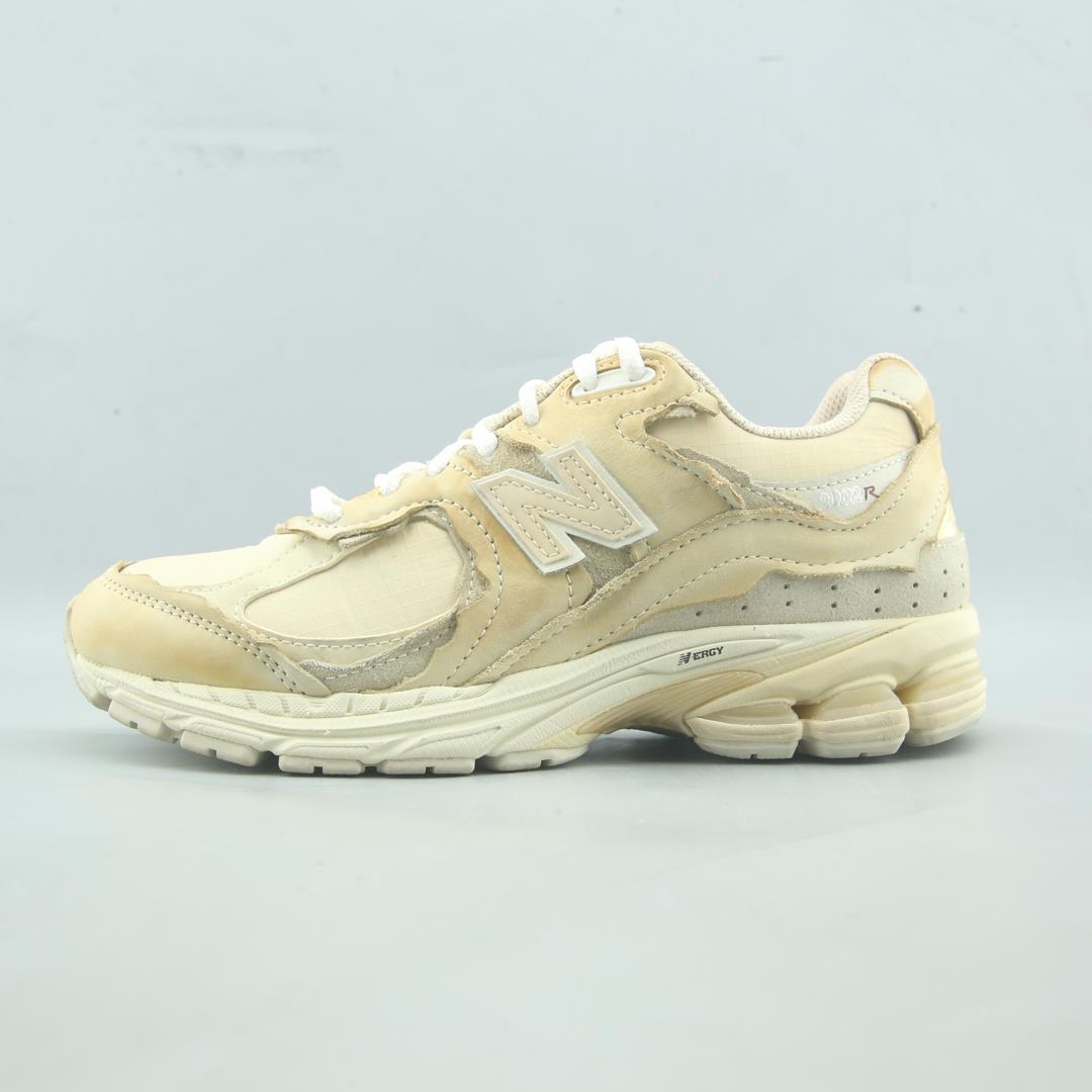 NEW BALANCE 2002R