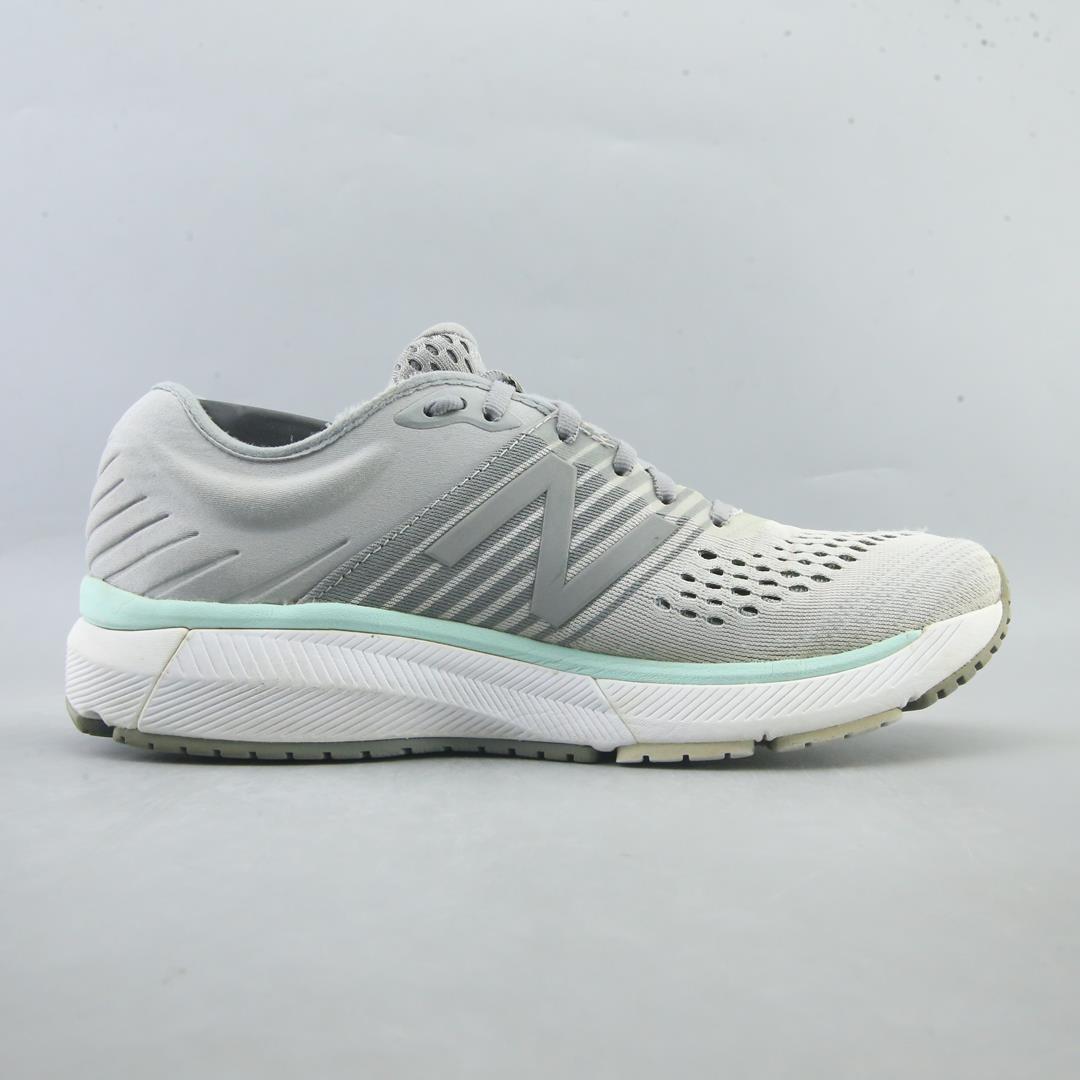 NEW BALANCE 860 V10