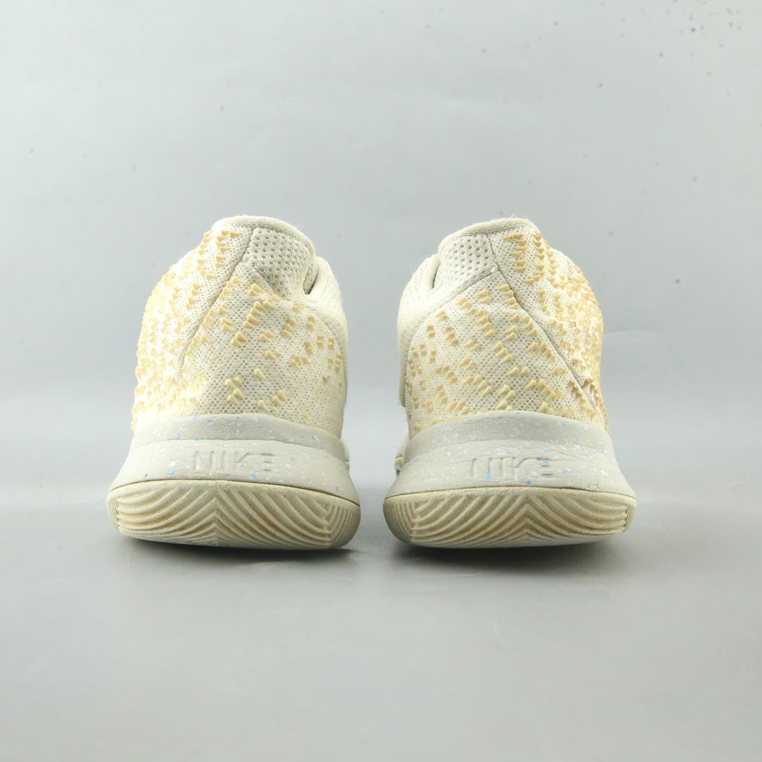 NIKE  KYRIE 3