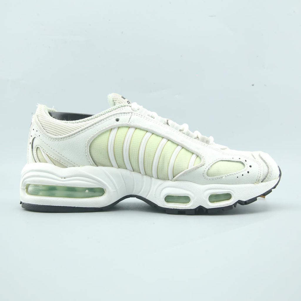 NIKE AIR MAX TAILWIND 4