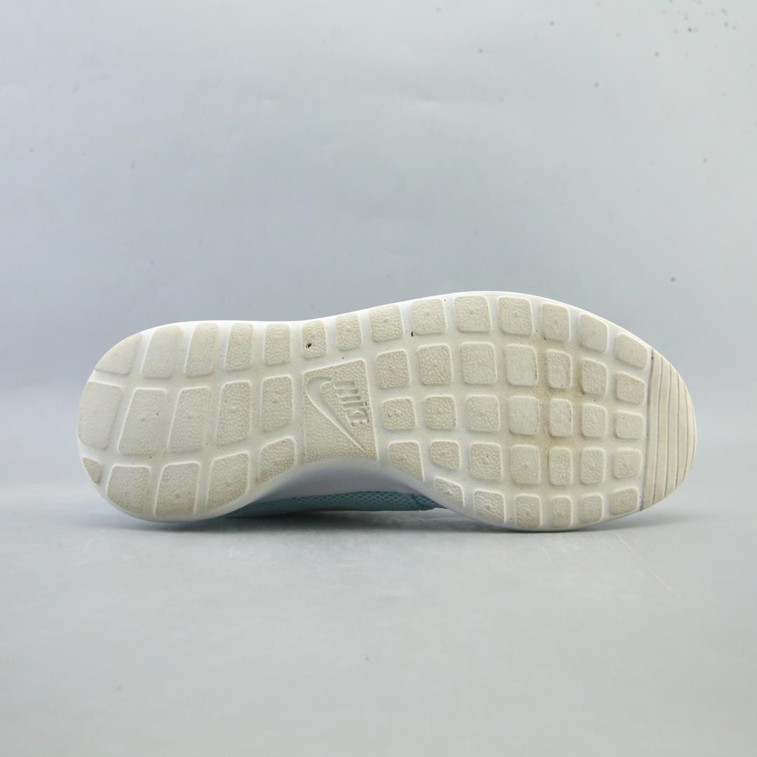NIKE ROSHE ONE
