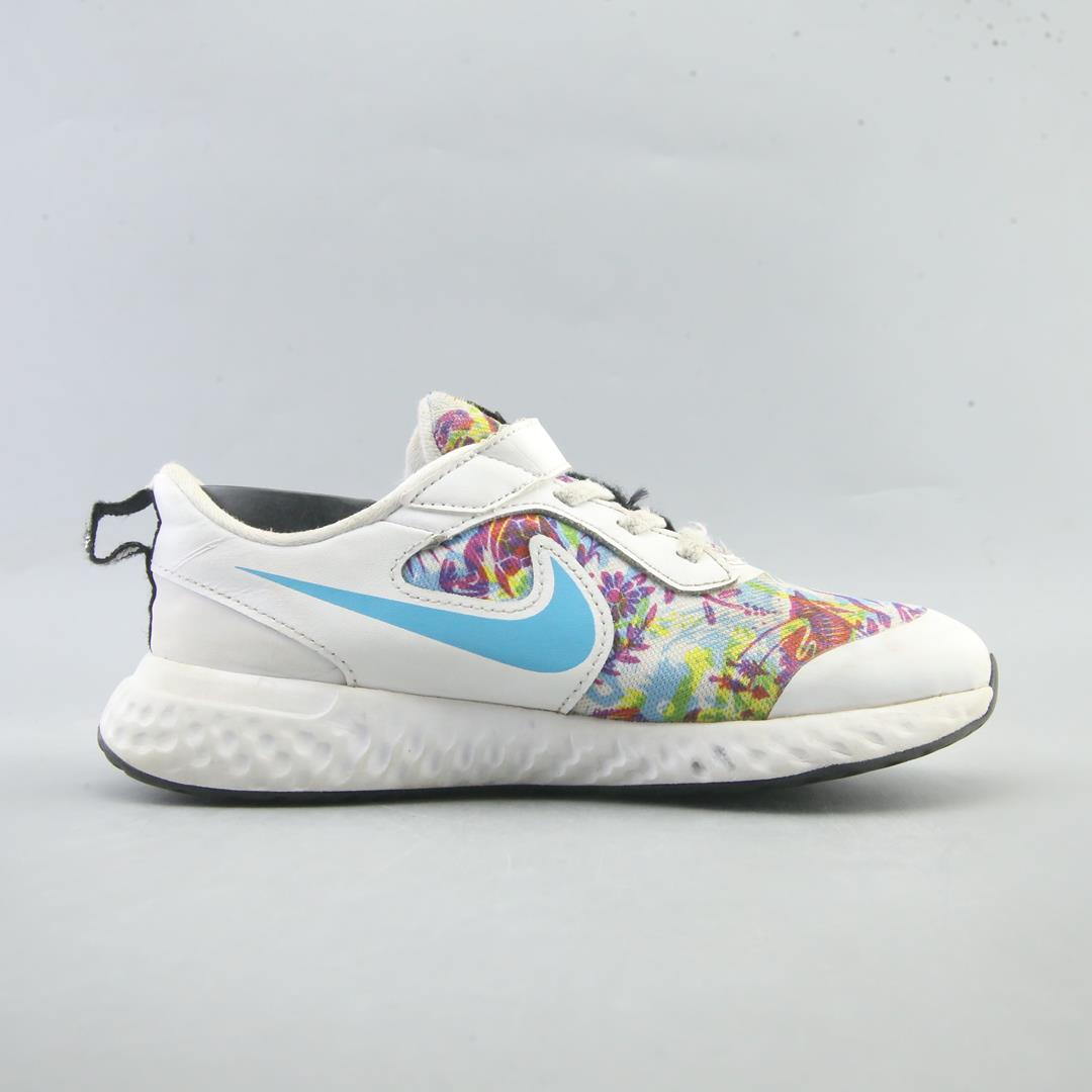 NIKE REVOLUTION 5