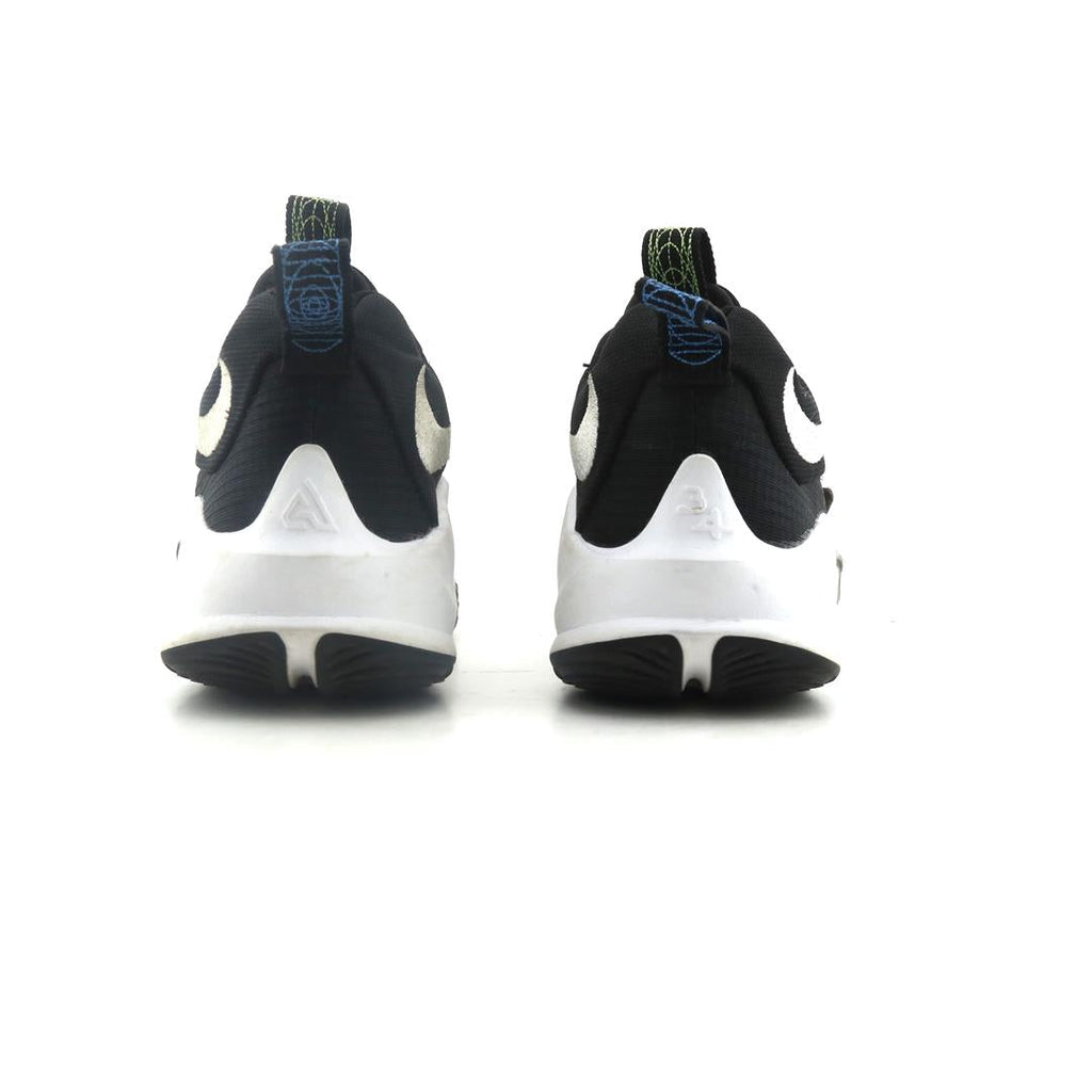 NIKE  ZOOM FREAK 3