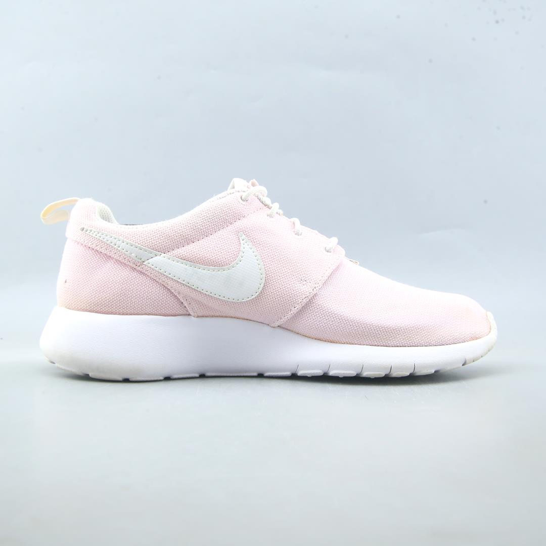 NIKE ROSHE ONE
