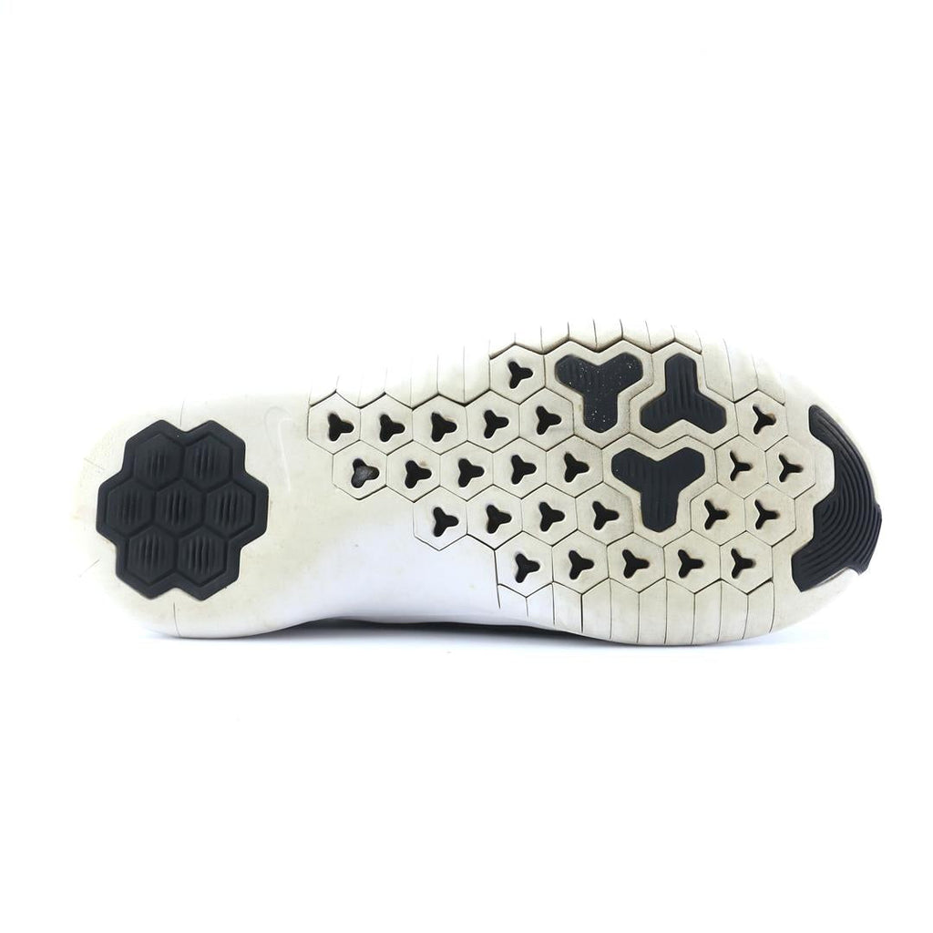 NIKE FREE TR 8