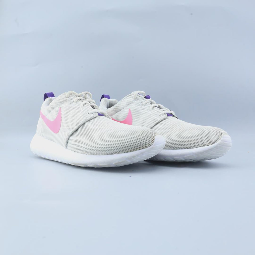 NIKE ROSHE ONE