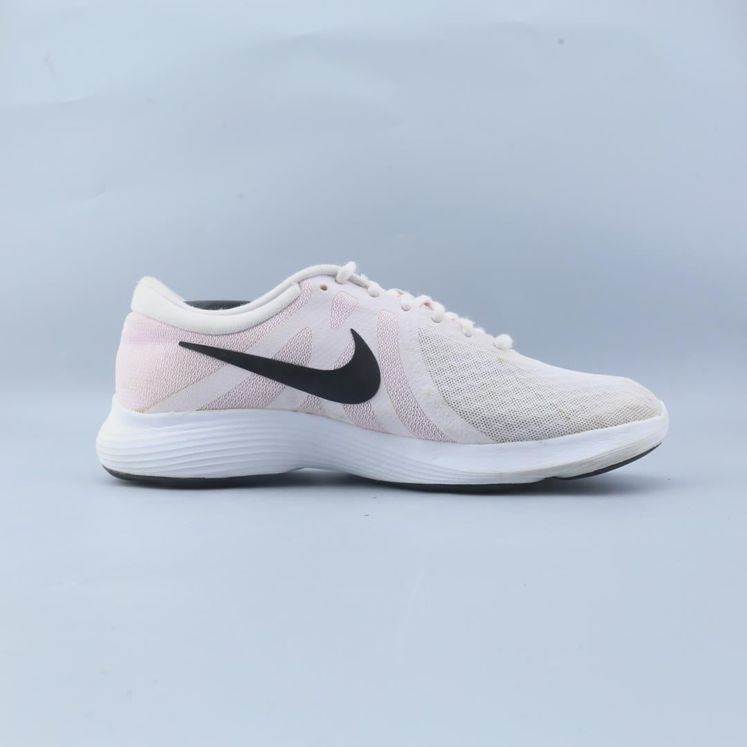NIKE REVOLUTION 4