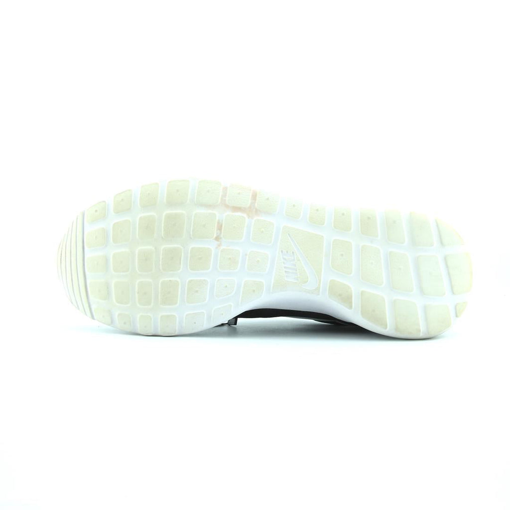 NIKE ROSHE ONE