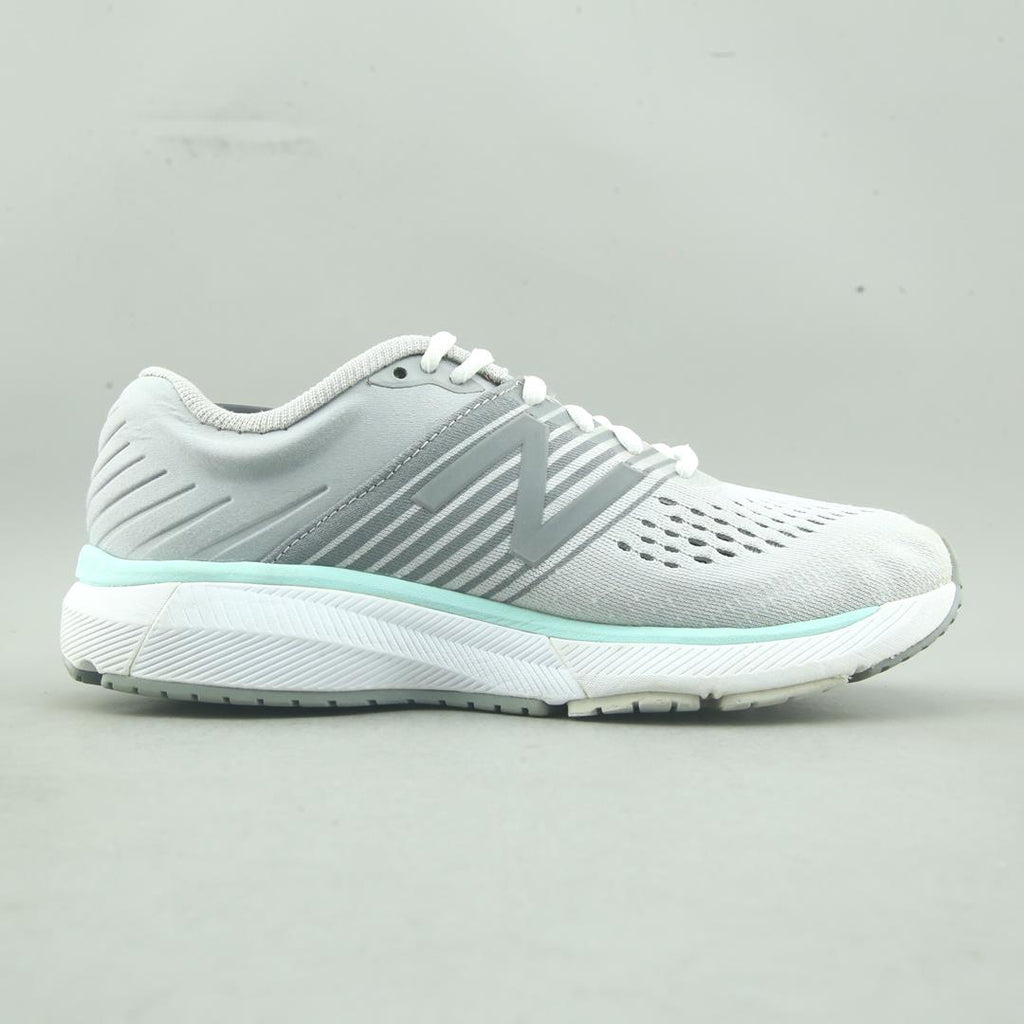 NEW BALANCE 860 V10