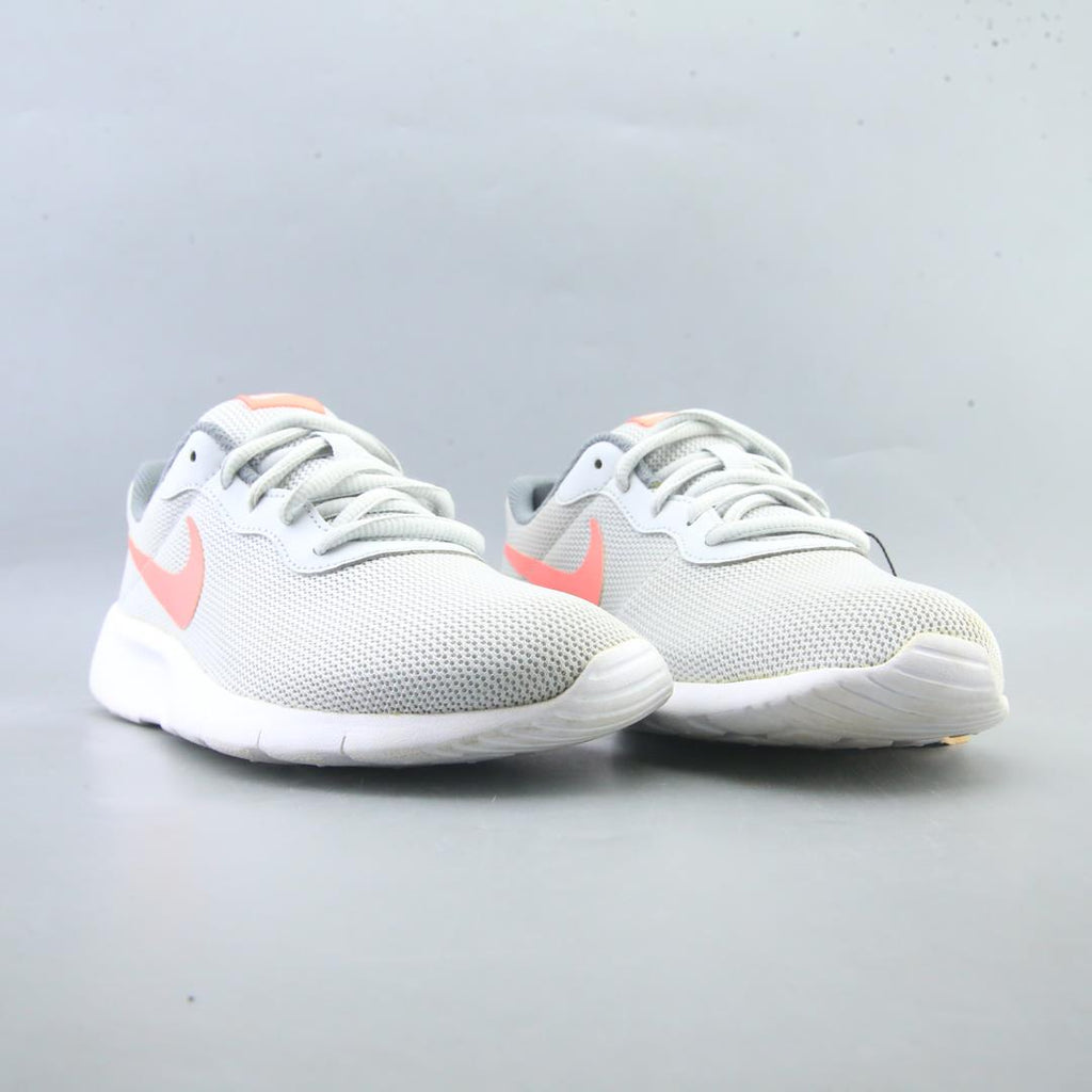 NIKE TANJUN