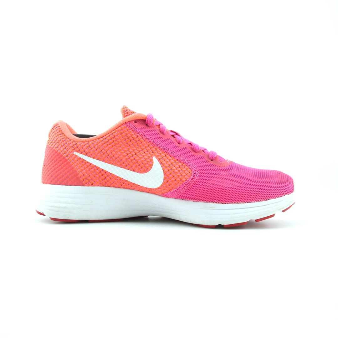 NIKE REVOLUTION 3