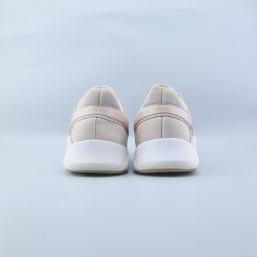 NIKE LEGEND ESSENTIAL 2