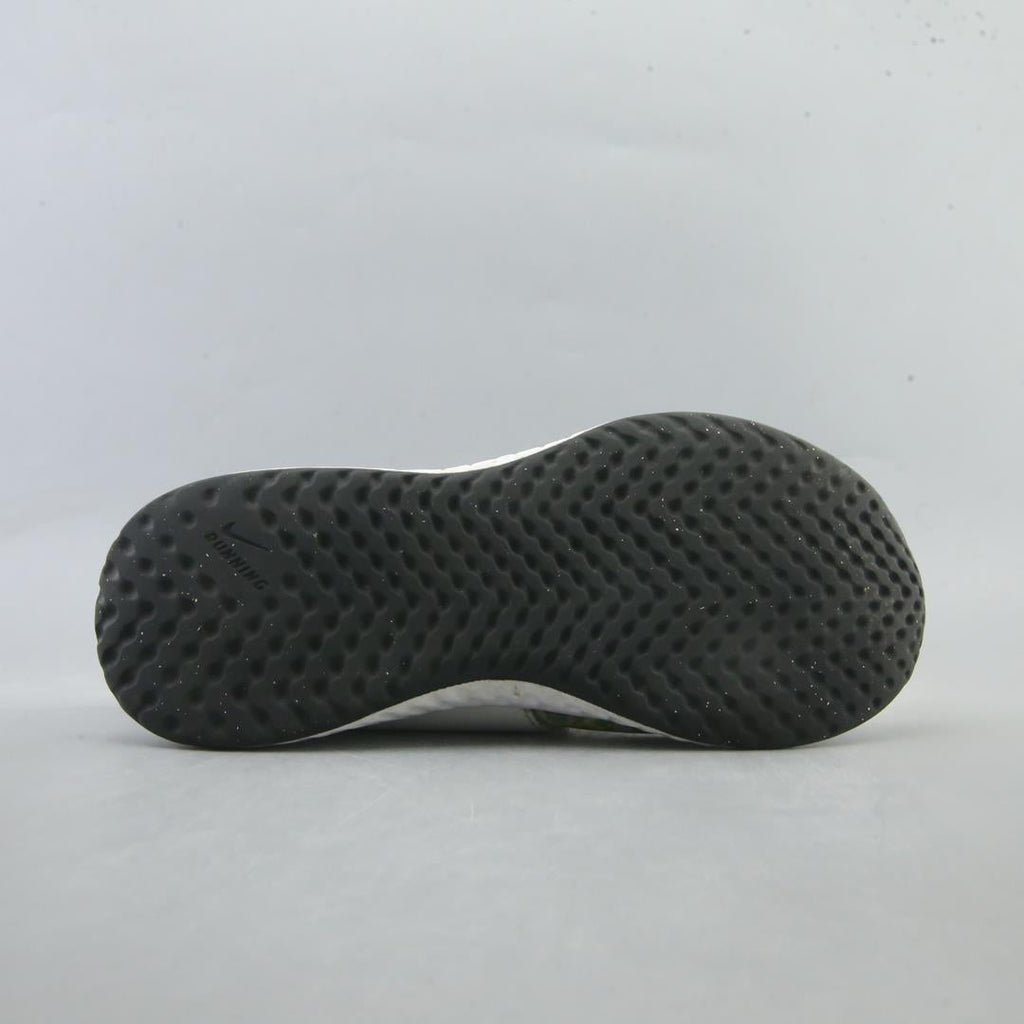 NIKE REVOLUTION 5