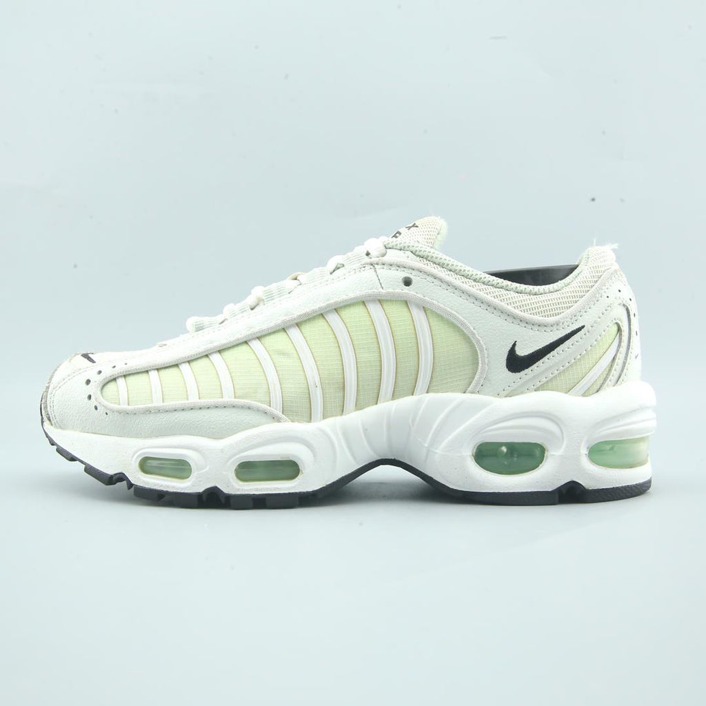 NIKE AIR MAX TAILWIND 4