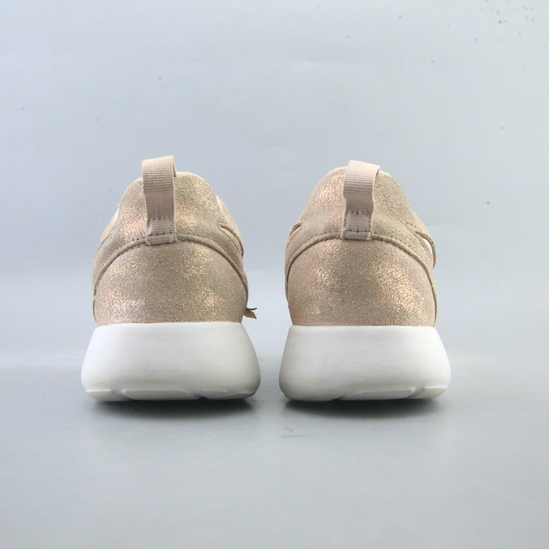 NIKE ROSHE ONE