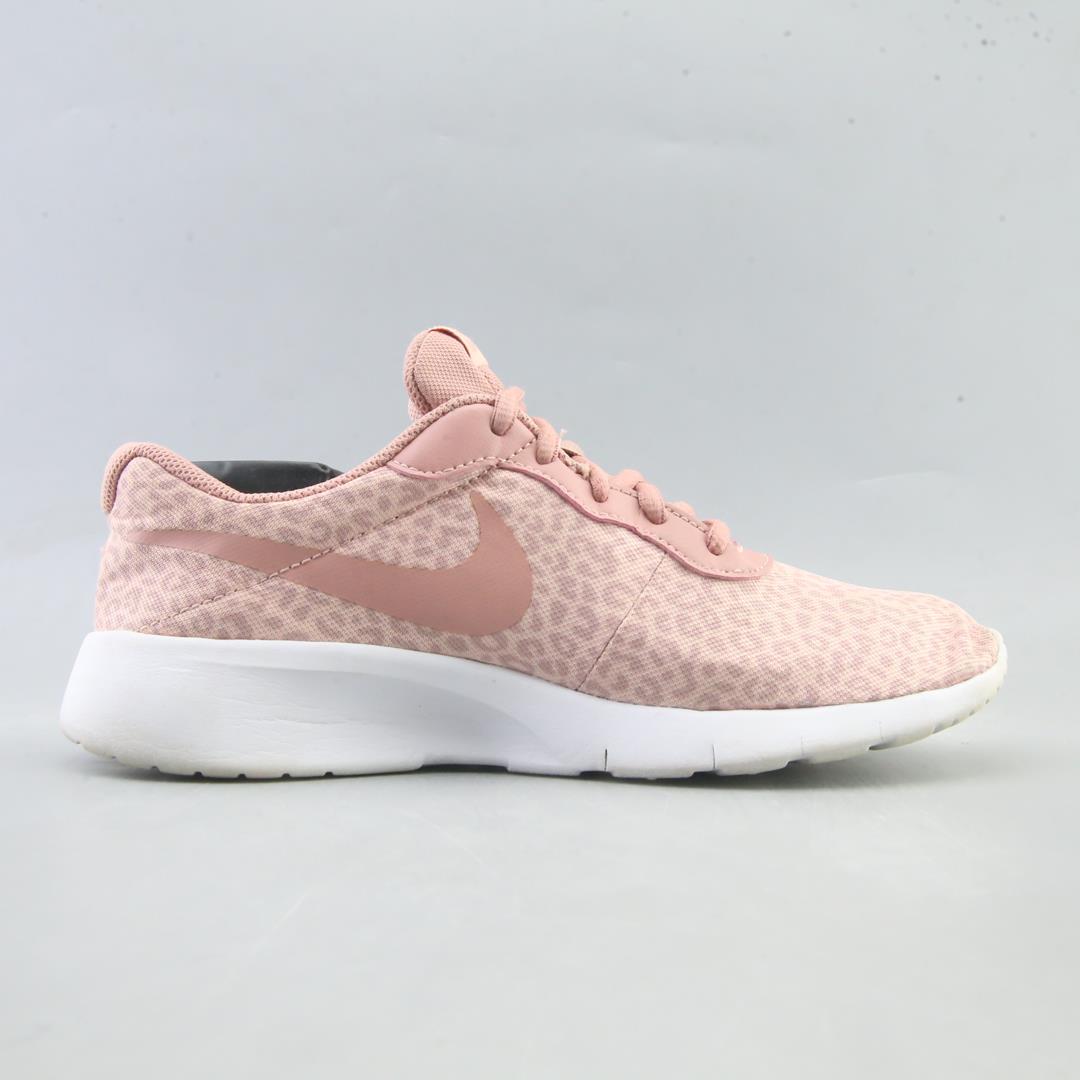 NIKE TANJUN