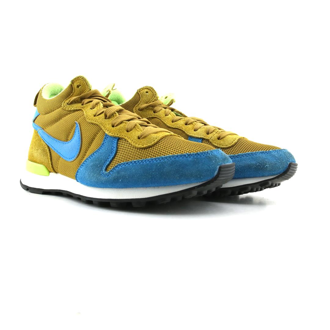 NIKE INTERNATIONALIST