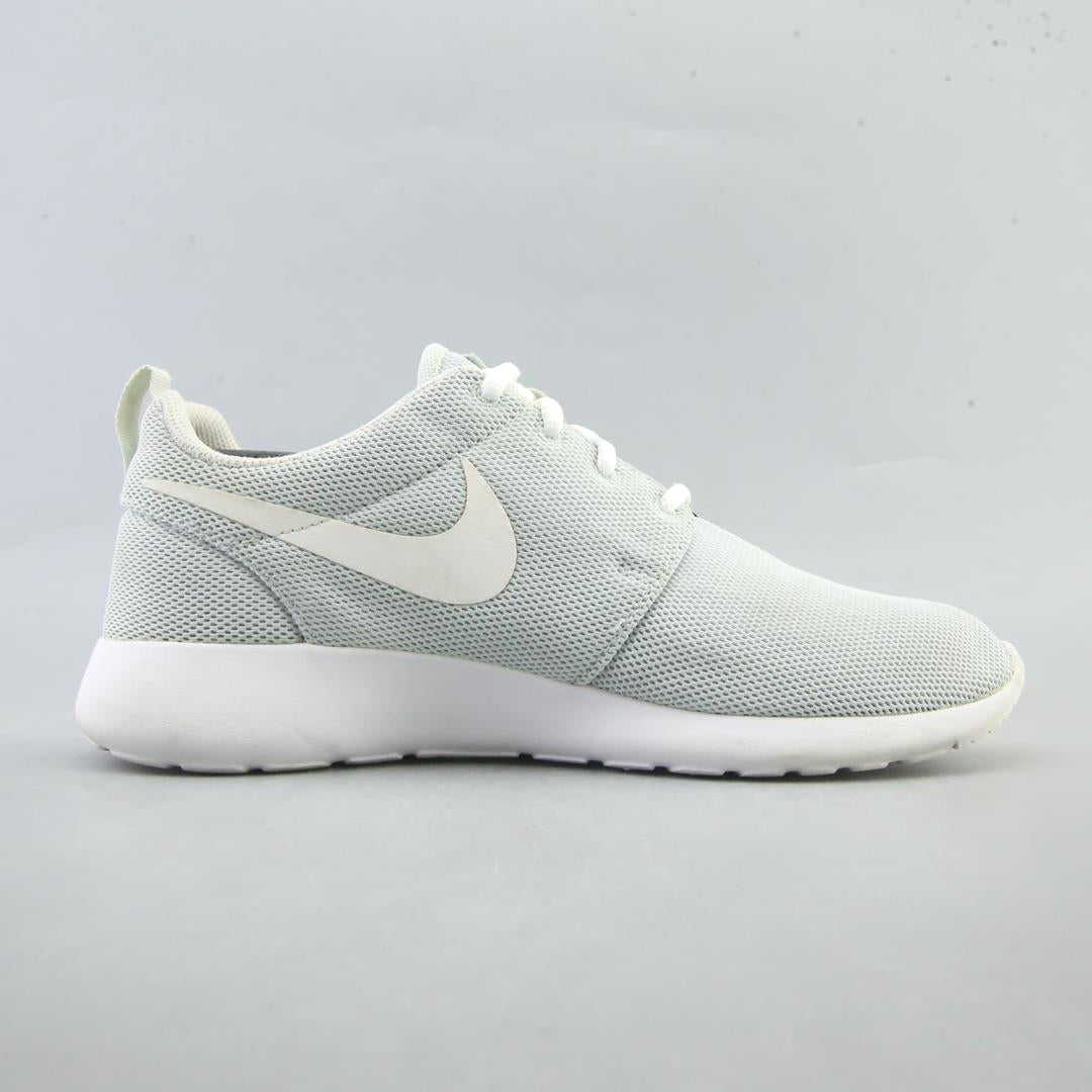 NIKE ROSHE ONE