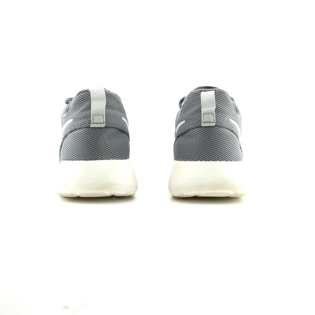 NIKE ROSHE ONE