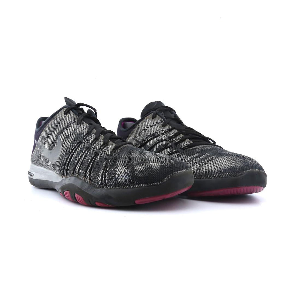 NIKE FREE TR 6