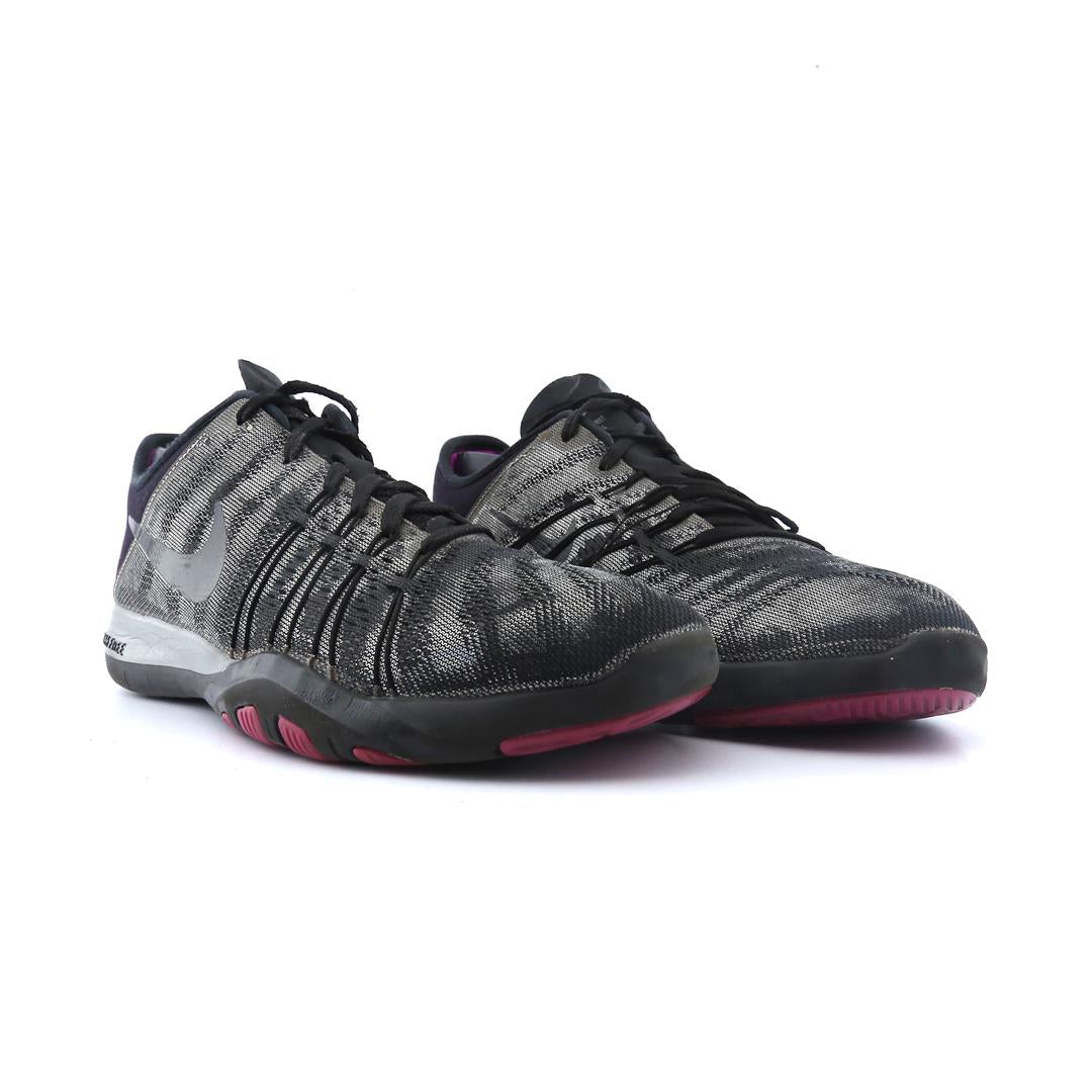 NIKE FREE TR 6