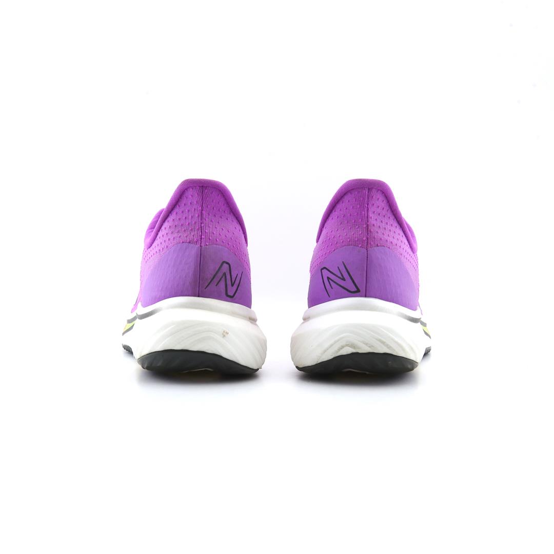 NEW BALANCE FUELCELL REBEL V3