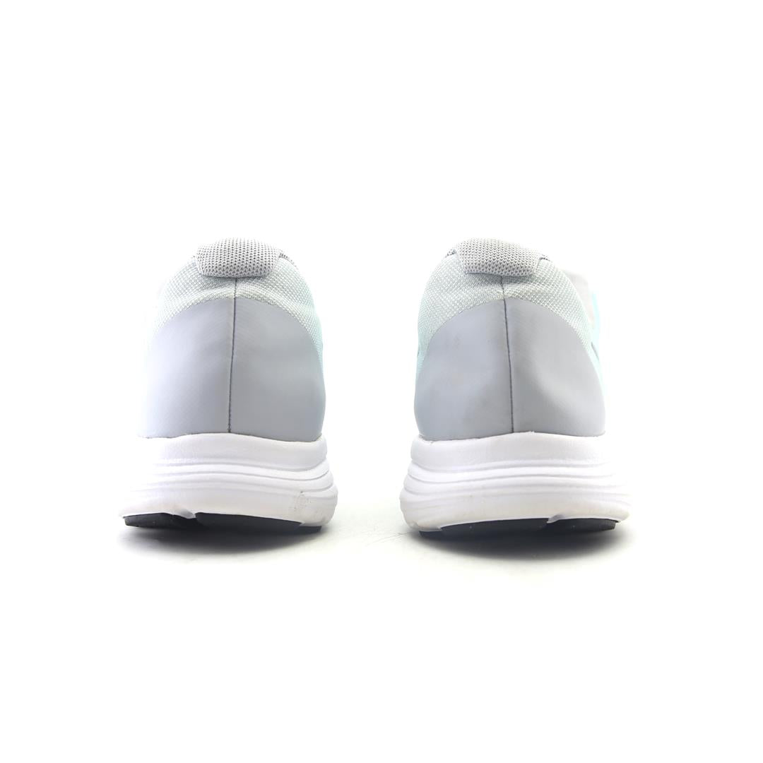 NIKE REVOLUTION 3