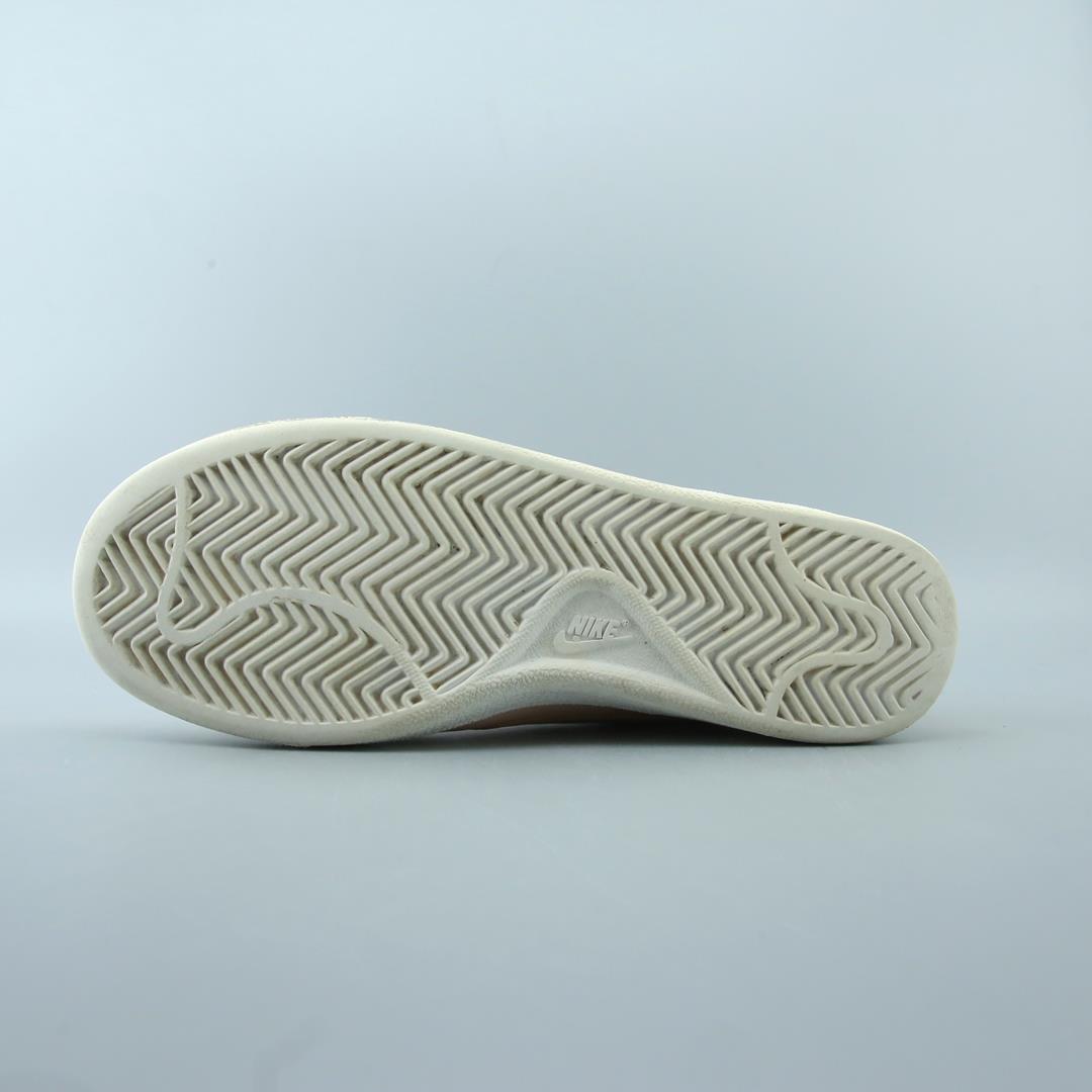 NIKE COURT ROYALE