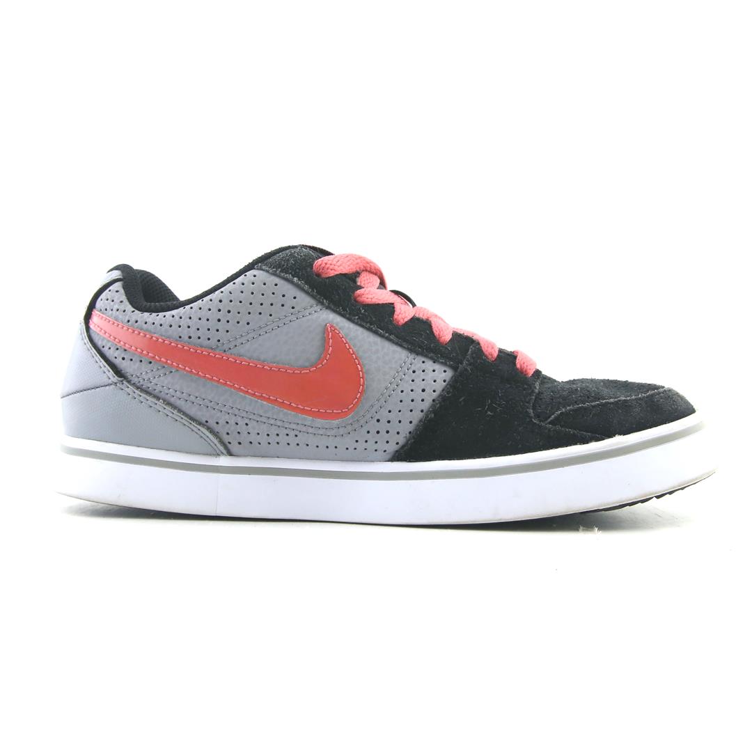 NIKE  RUCKUS LOW TOP