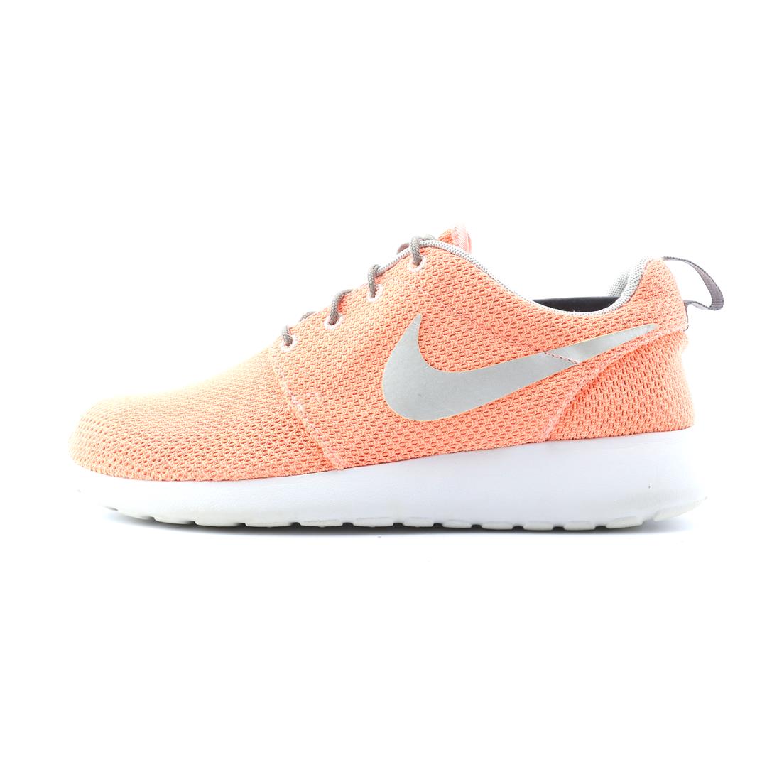 NIKE ROSHE ONE