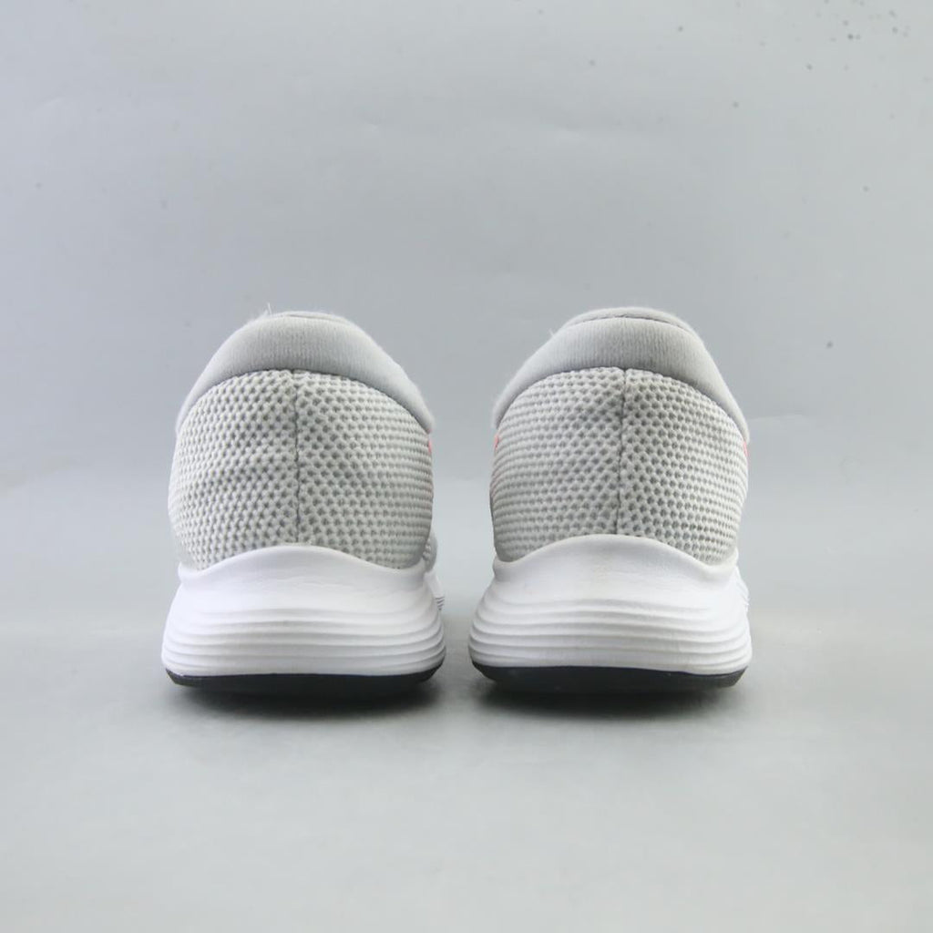 NIKE REVOLUTION 4