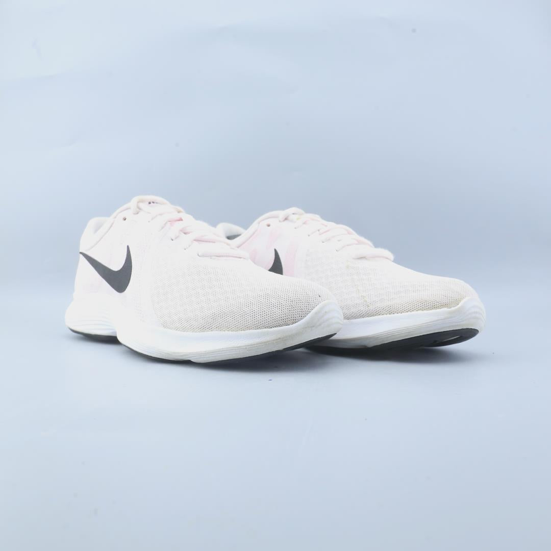 NIKE REVOLUTION 4
