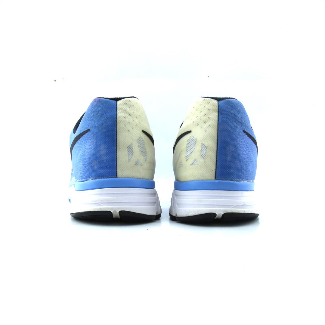 NIKE VOMERO 9
