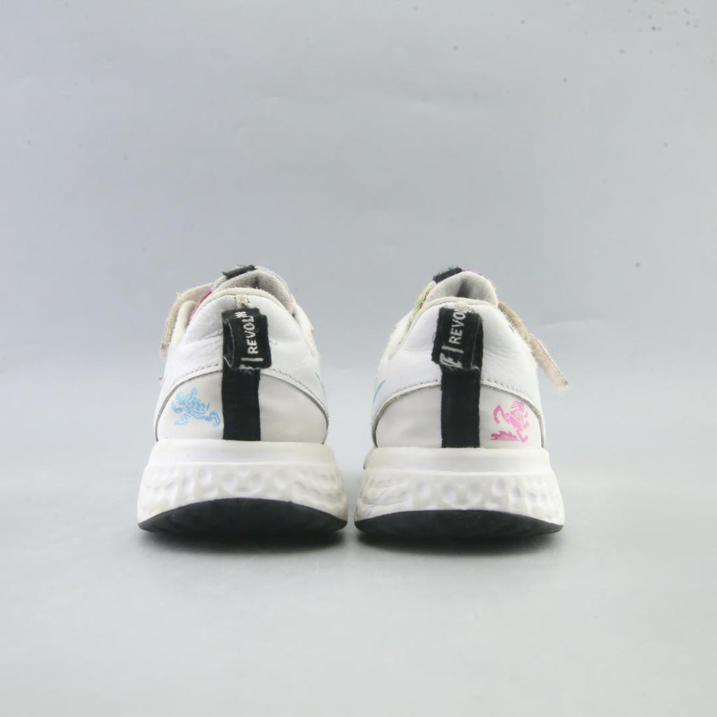 NIKE REVOLUTION 5