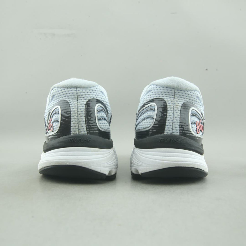 NEW BALANCE 860V9