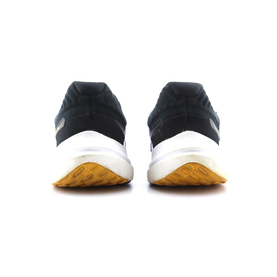 NIKE QUEST 5