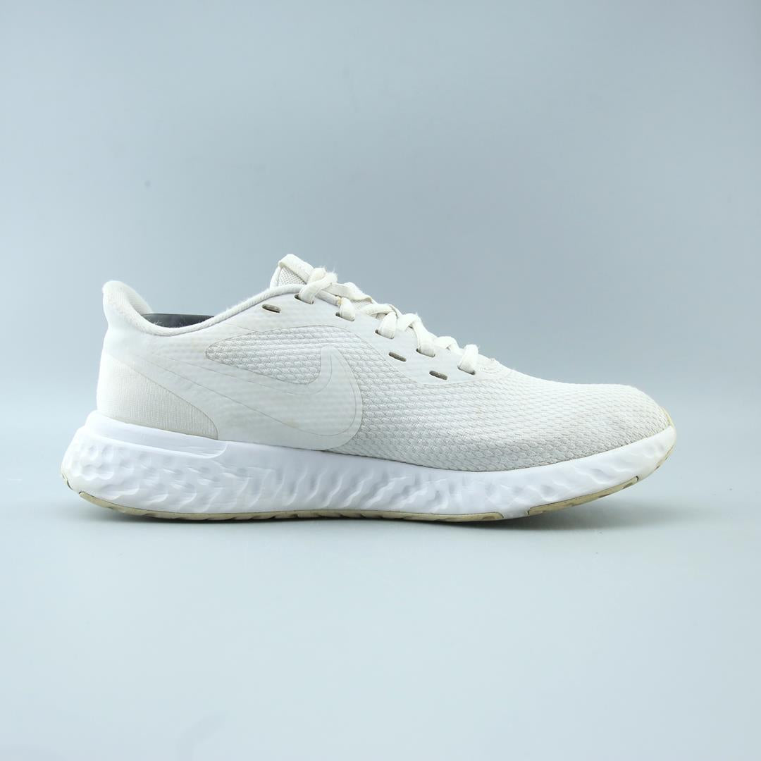 NIKE REVOLUTION 5