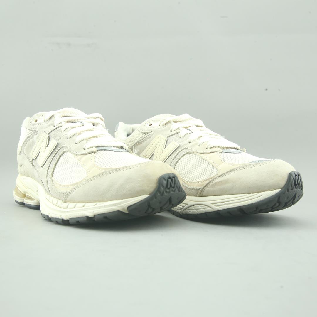 NEW BALANCE 2002R