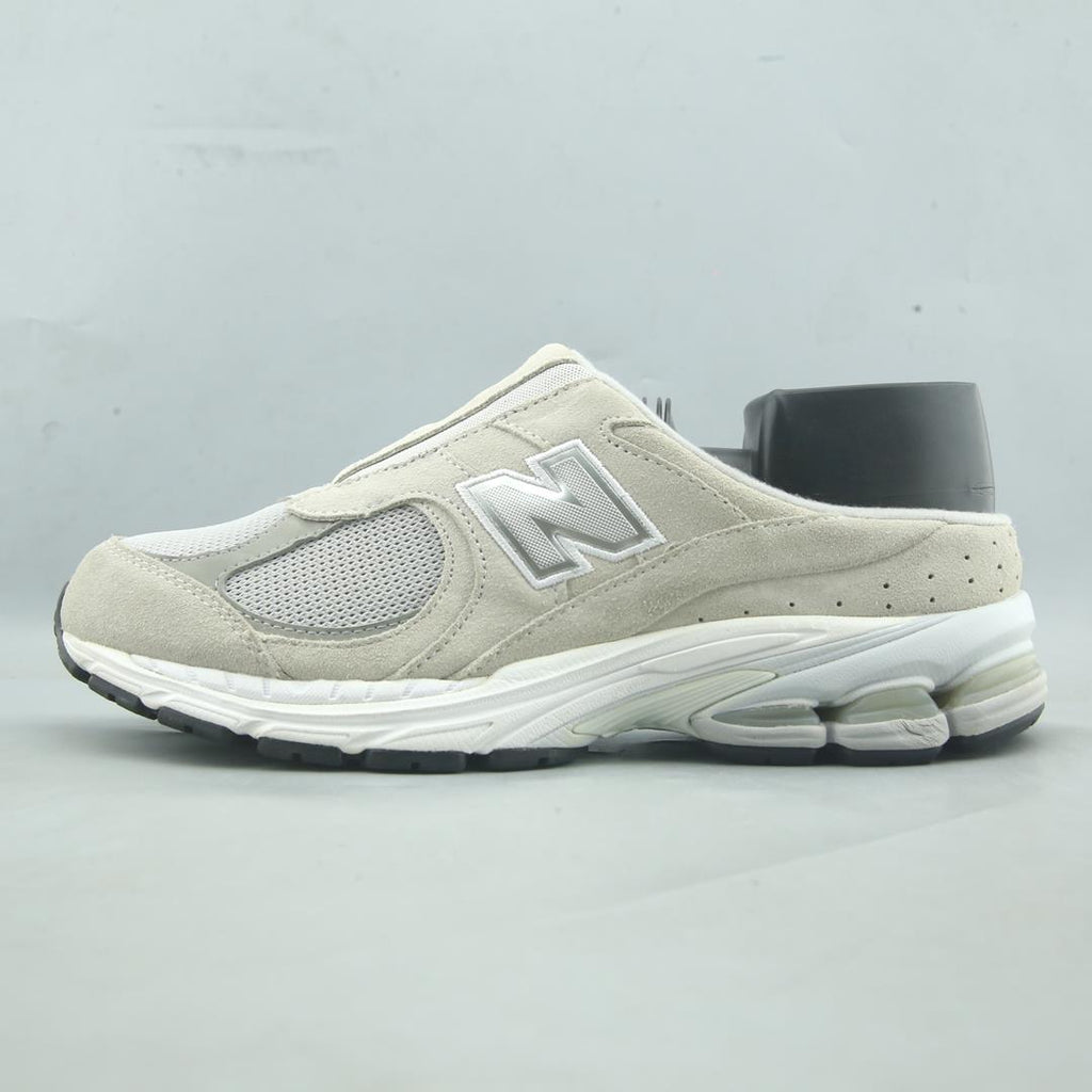 NEW BALANCE 2002R