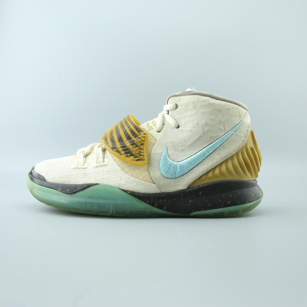 NIKE  KYRIE 3