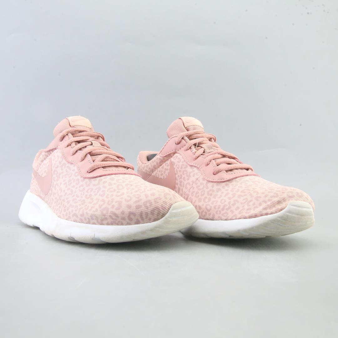 NIKE TANJUN