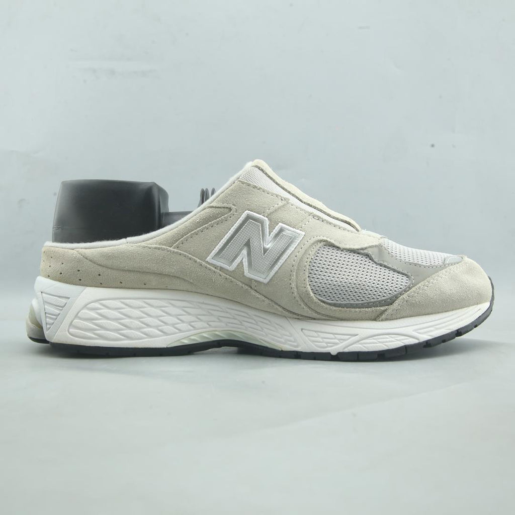 NEW BALANCE 2002R