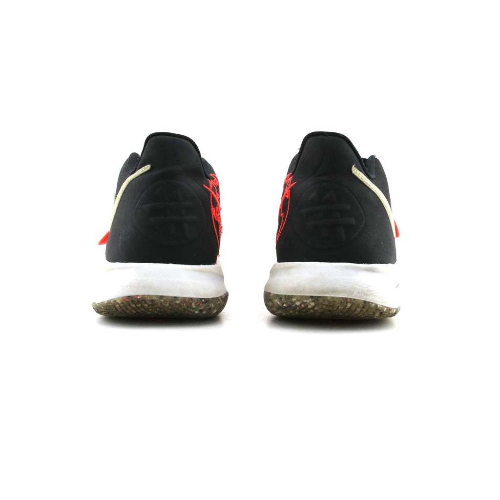 NIKE  KYRIE FLYTRAP III