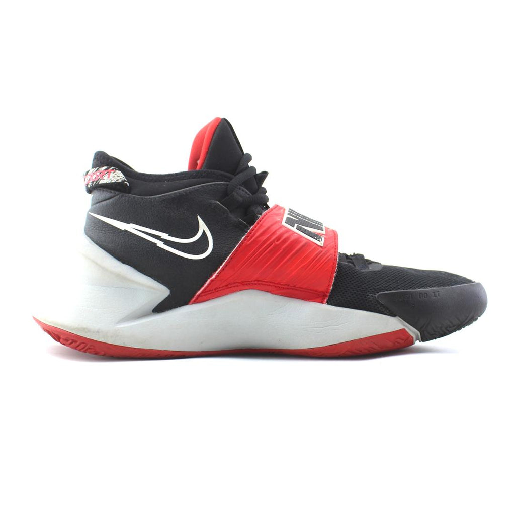 NIKE FUTURE COURT 3