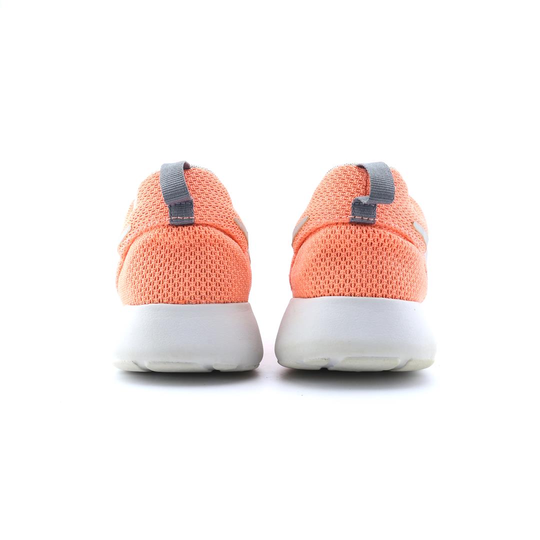 NIKE ROSHE ONE