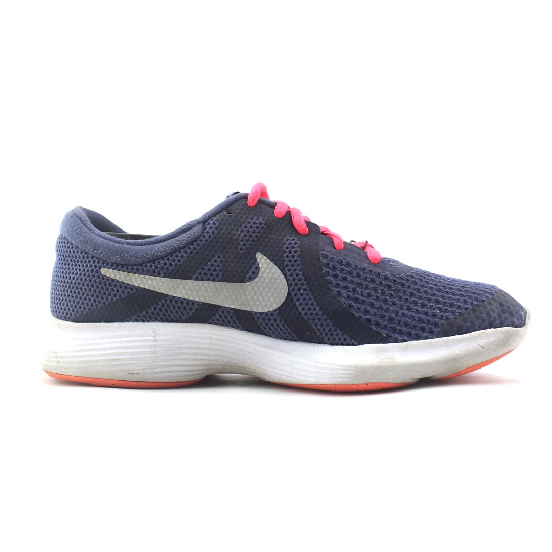 NIKE REVOLUTION 4