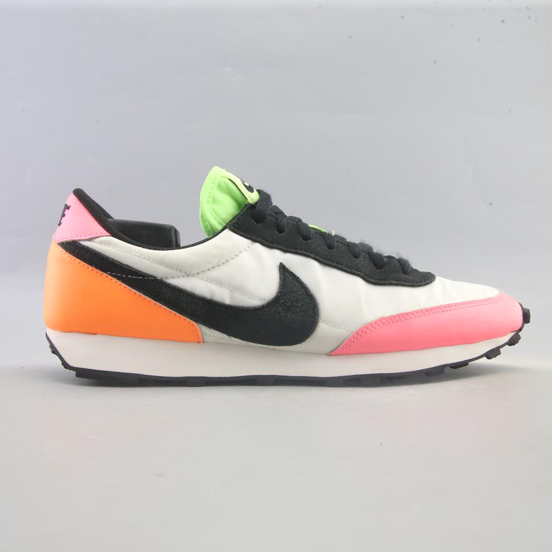 NIKE DAYBREAK